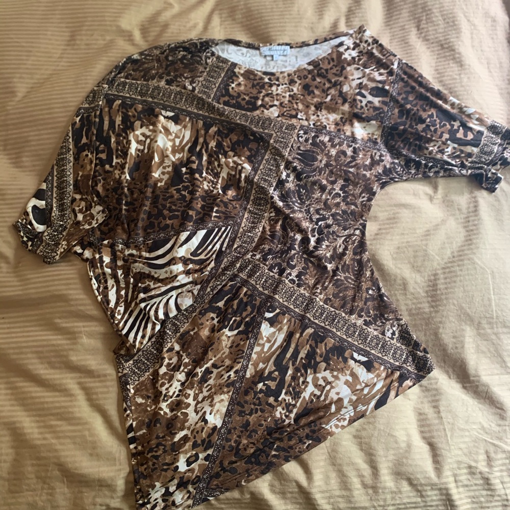 Mesmerize boutique brand asymmetrical top. Lg EUC